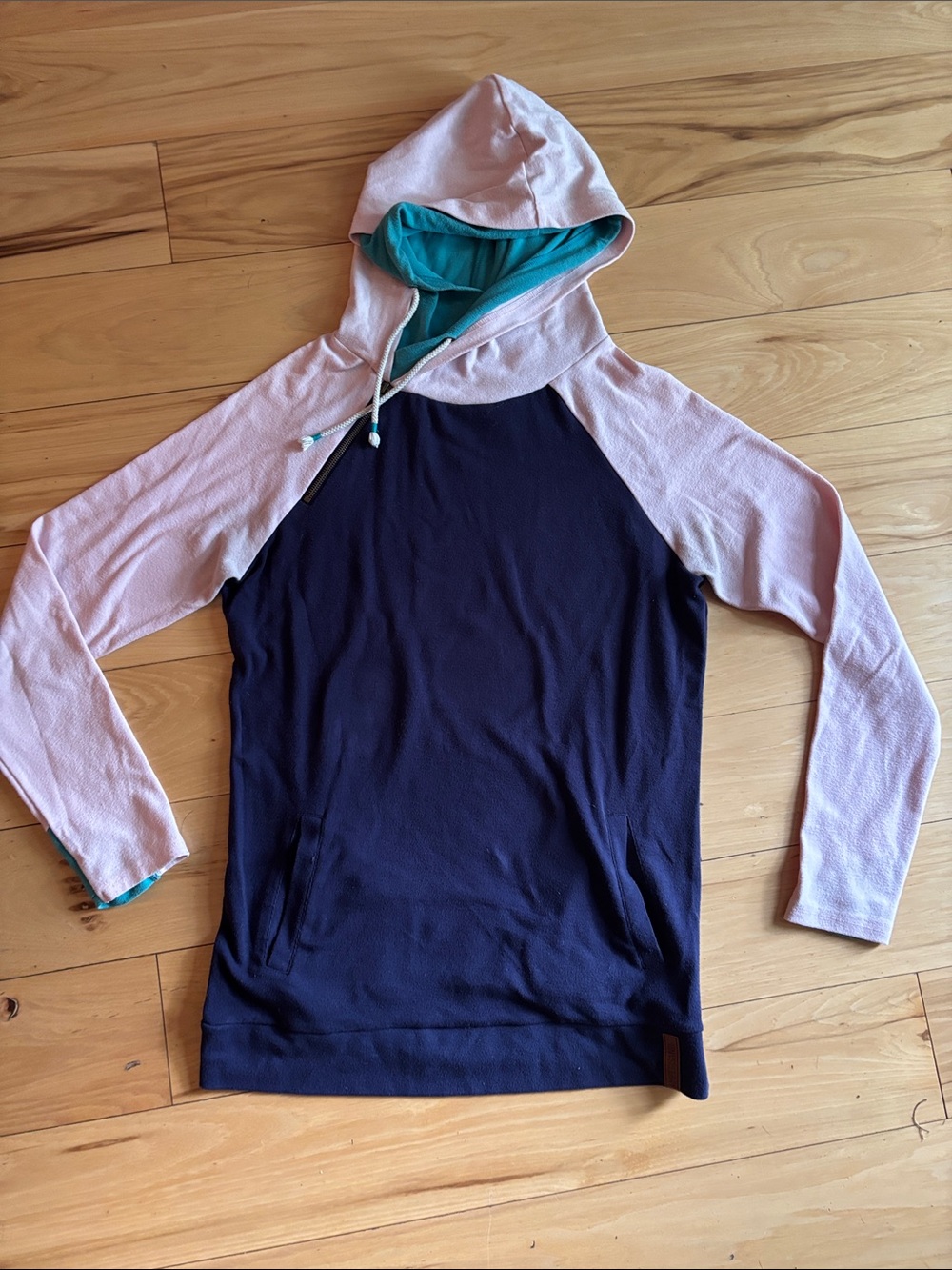 AMPERSAND AVE Size M Hooded Pullover - Navy, Light Pink & Teal
